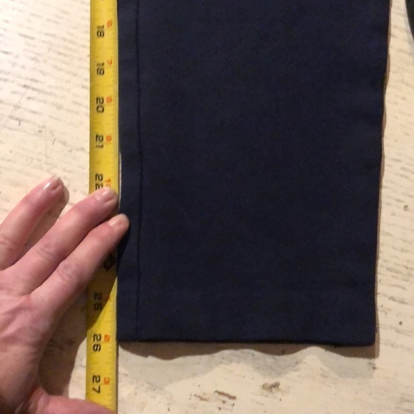 𝅺Chico’s size 8-10 Navy cropped pull on pants stretch like new straight leg - Picture 2 of 11